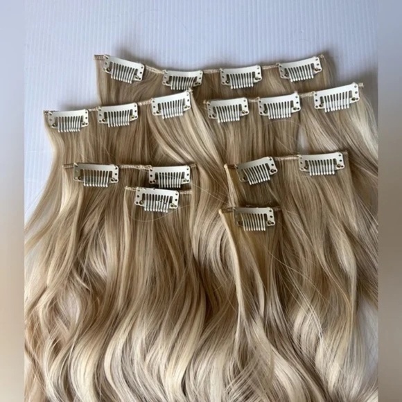 22 In Clip in light Ash Blonde Wavy Hair Extensions - Picture 5 of 9